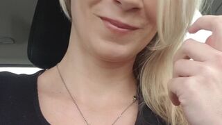 katy hartlova spicy chick gently pulls pussy