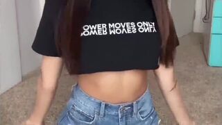 Violet Summers  sultry slut fucks her pussy