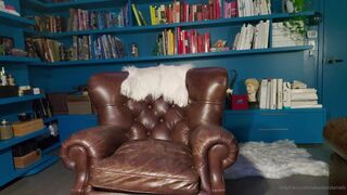 akadanidaniels hot thing caresses shaved holes