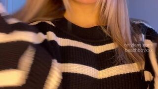 BeachBbyXXX cute whore takes off her panties and jerks off her cunt