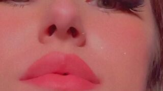 Aluraye amazing slut pulls vaginal opening