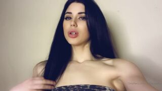 Mistress Karina Luxurious chick