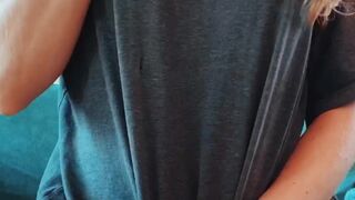 leolulu_xxx busty bitch massages her pussy and nipples