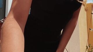 leolulu_xxx fucks herself in front of the webcam