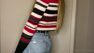 Robin Banks wonderful chick fingering both holes hard