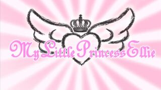 Ellie Idol blissful bitch pulls pussy