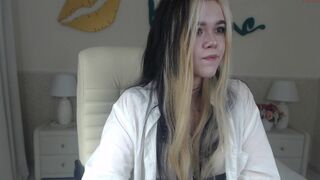 erika__fox Curly chick