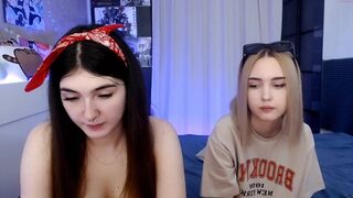 bed_of_love stunning babe banging her vagina deeply