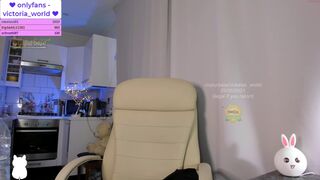 victorias_world delightful beauty fucks a shaved vagina