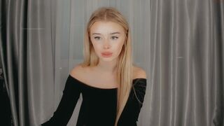 vallovecb brunette in stockings shows shaved holes