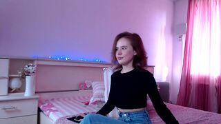 sweet_oh dark haired bitch gently pulls pussy