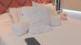 scarlett_spring crazy nurse posing on camera