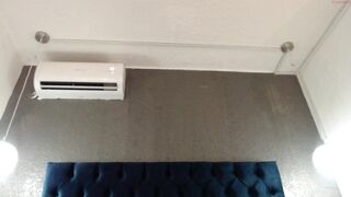 nia_rossy naughty slut fucks anus phallus