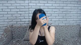 nia_latty Dark haired beauty