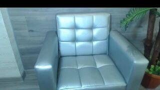 laylamattie chic shows shaved holes