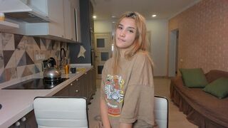 jasminkush seductive pussy shoves balls in the anus