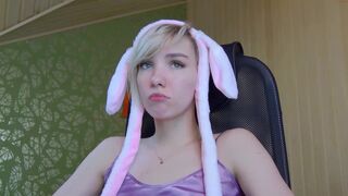 izabellaaaaaa beauty in stockings gently pulls pussy