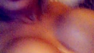 Lola aka lolachristina jerking off the clit on the bed