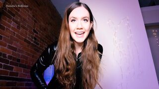 Natashas Bedroom_Natashas Bedroom  gorgeous young lady shows off her legs