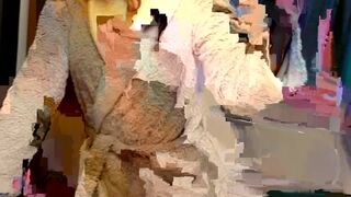 London Lix OF babe undressed and started jerking off