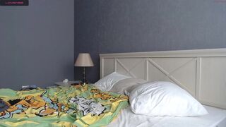 tinkissa big boobed chick jerking off her cunt