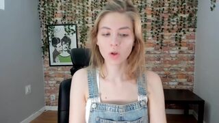saskiadragon_ buxom cutie is played with dildo