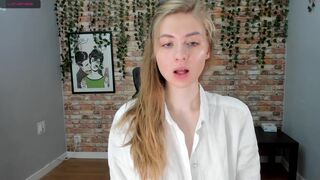 saskiadragon_ flexible chick heartily exercises its holes