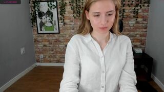 saskiadragon_ blonde with tattoo caresses huge boobs