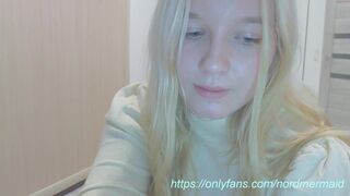 nordmermaid depraved plays with her holes