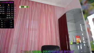 wowFox aka I_am_Fox hot bitch caresses shaved cunt