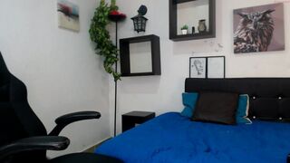 mia_ackerman busty blonde masturbating shaved vagina