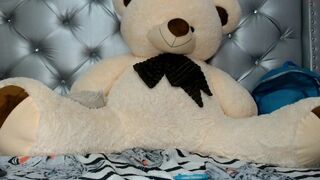 mara_senxual loud female squeals from a great handjob