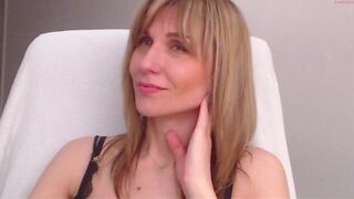 lady_ada hot babe jerking off her cunt