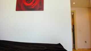 catanddickxxx masturbating with a tampon in pussy