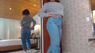 laurensaenz nude chick posing on the couch