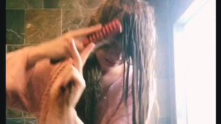 elenakoshkaxoxo luxurious chick caresses lips sex