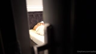 aalliss slut in stockings fucks clit