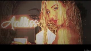 aalliss sexy slut shows big tits