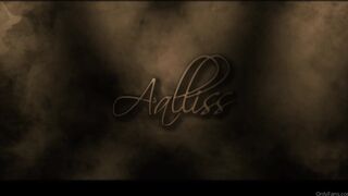 aalliss Obstinate chick