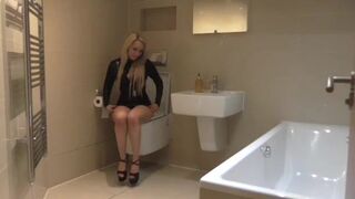 Mistress Courtney aka misscourtneym onlyfans juicy babe creases her tits