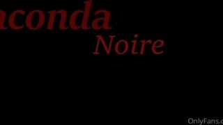 Anaconda Noire onlyfans magnificent prankster shows herself naked on the street