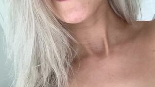 evaelfie fucks her ass