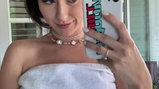 kittytinypaws exquisite bitch pulls pussy