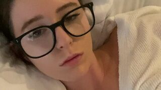 kittytinypaws Busty young lady