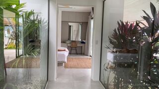 sofie_sofie full skin pulls the cap with a phallus