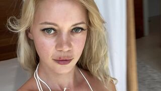 sofie_sofie front seat thinks