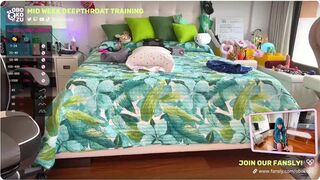 obokozu cute chick fucks herself with sex toys