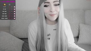 good_day_ with dildo relaxes her shaved vagina