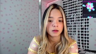 emma18xx_ lustful mare caresses boobs