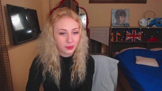 blone_babygirl babe sat hard masturbating pussy